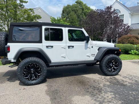Used 2020 Jeep Wrangler Unlimited Sport S image 2