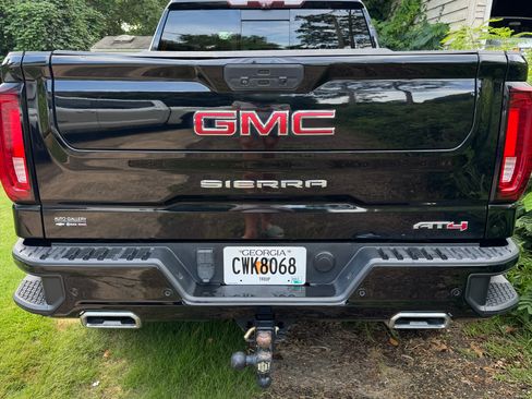Used 2021 GMC Sierra 1500 AT4 w/ Technology Package AWD/4WD image 10