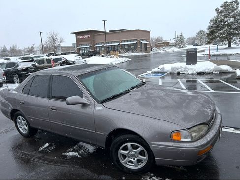 Used 1996 Toyota Camry LE image 1