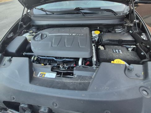 Used 2018 Jeep Cherokee Latitude Plus w/ Comfort/Convenience Group image 3