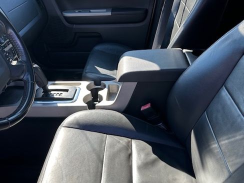 Used 2011 Ford Escape XLT w/ 203A Rapid Spec Order Code image 9