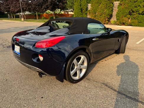 Used 2006 Pontiac Solstice Convertible w/ Premium Package RWD image 5