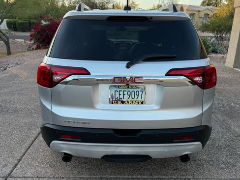 Used 2018 GMC Acadia SLT image 4