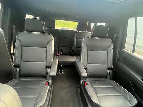Used 2023 GMC Yukon XL SLT w/ SLT Premium Package AWD/4WD image 10