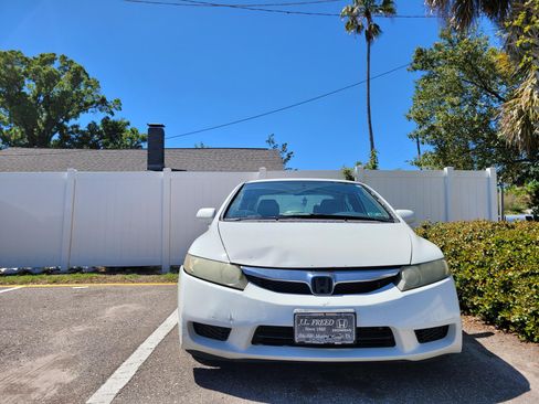 Used 2010 Honda Civic LX image 2
