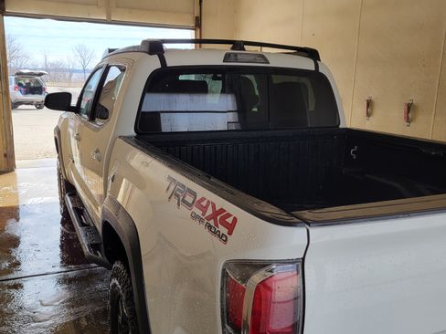 Used 2021 Toyota Tacoma TRD Off-Road image 10