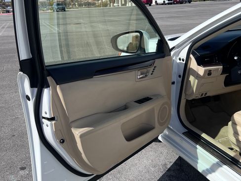 Used 2015 Lexus ES 350 w/ Premium Package image 11