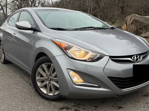 Used 2015 Hyundai Elantra SE w/ Option Group 02 FWD image 1