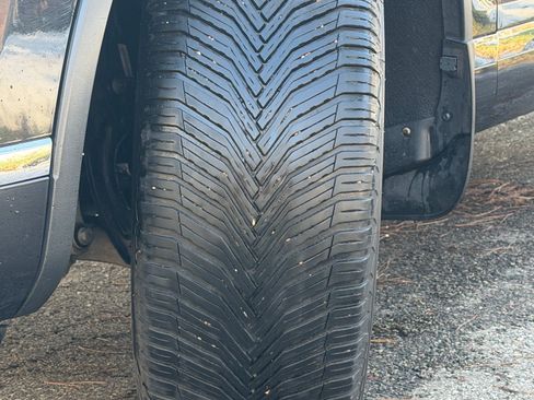 Used 2016 Volkswagen Touareg TDI image 24