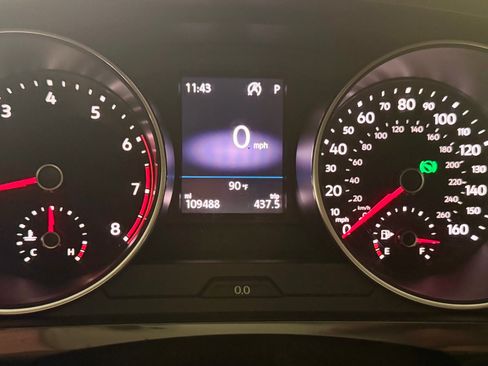 Used 2018 Volkswagen Tiguan SE w/ Panoramic Sunroof Package AWD/4WD image 23