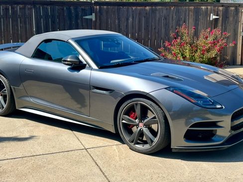 Used 2018 Jaguar F-TYPE R image 4