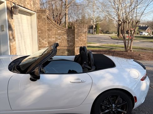 Used 2016 MAZDA MX-5 Miata Club image 11