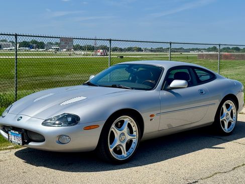 Used 2003 Jaguar XK8 Coupe RWD image 2