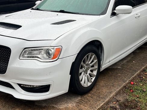 Used 2014 Chrysler 300 image 14