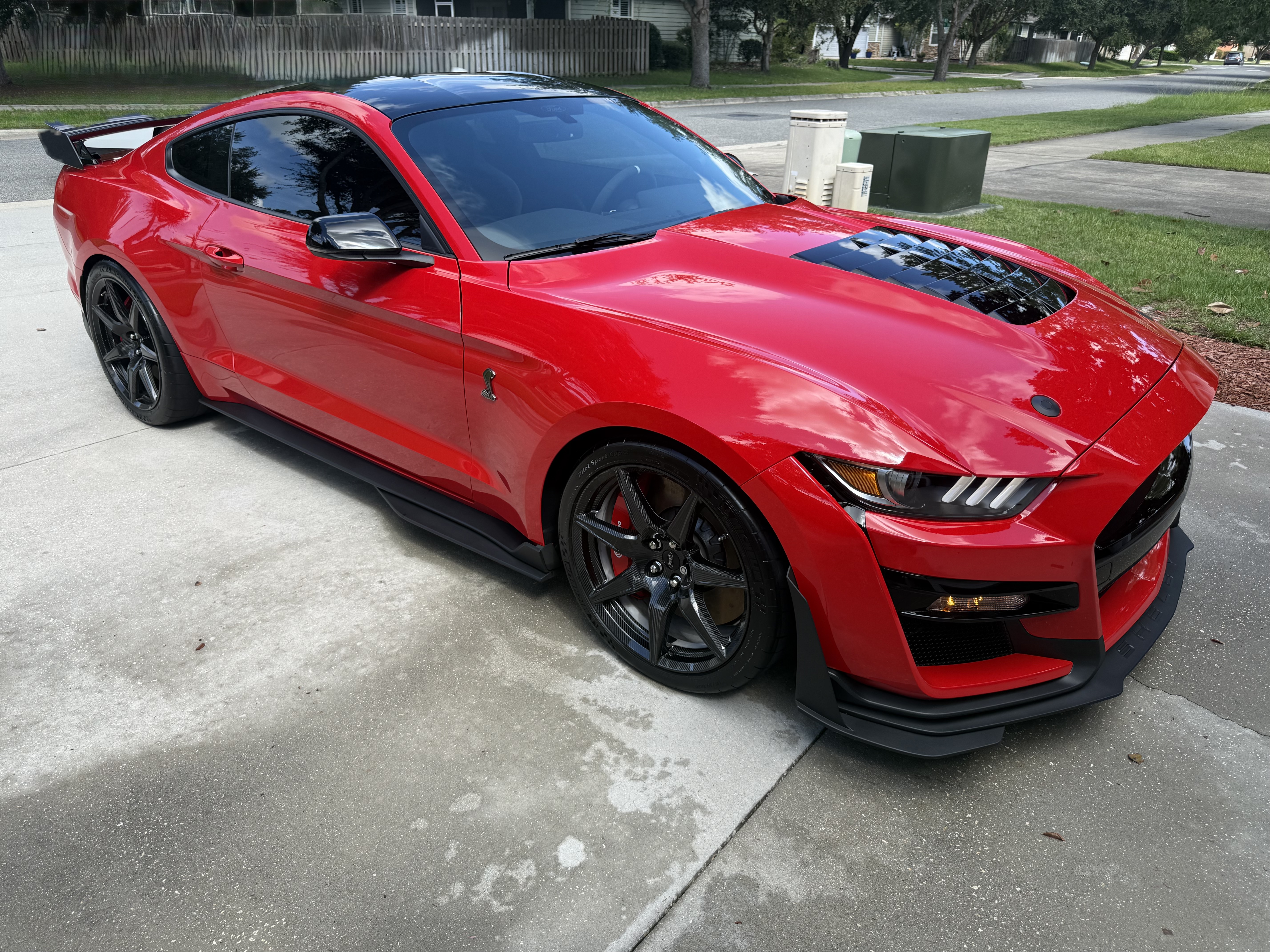 Used 2021 Ford Mustang Shelby GT500 w/ Carbon Fiber Track Pack RWD image 1