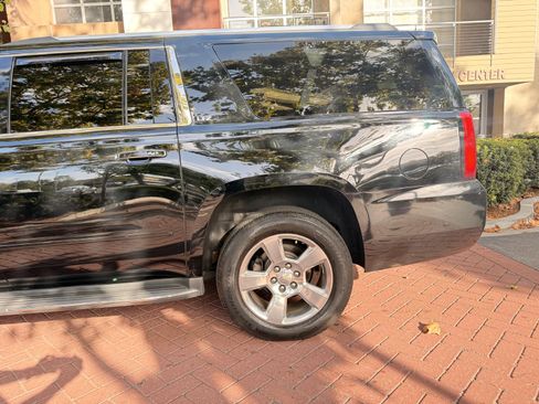 Used 2015 Chevrolet Suburban LTZ image 9