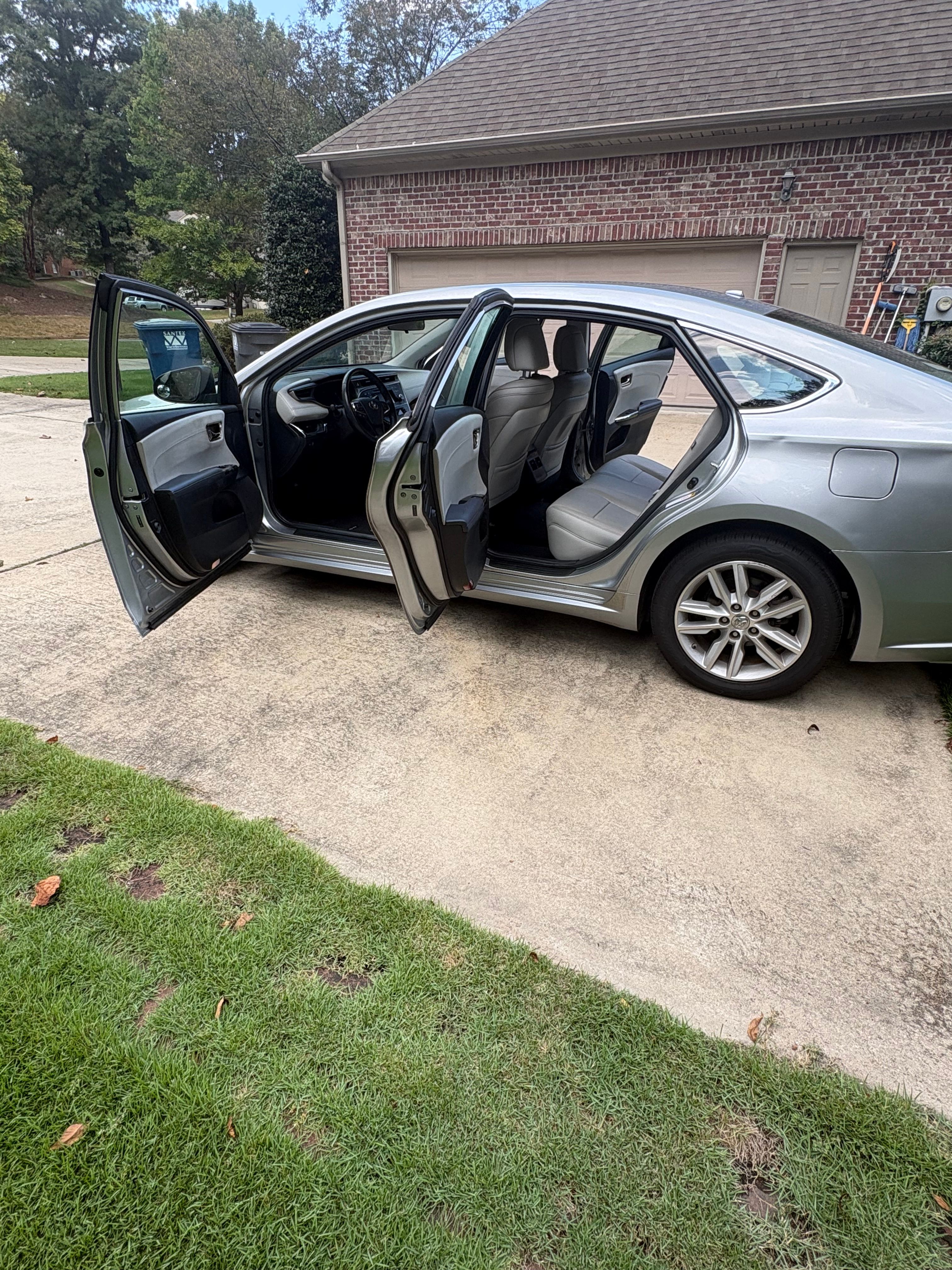 Used 2015 Toyota Avalon XLE FWD image 6