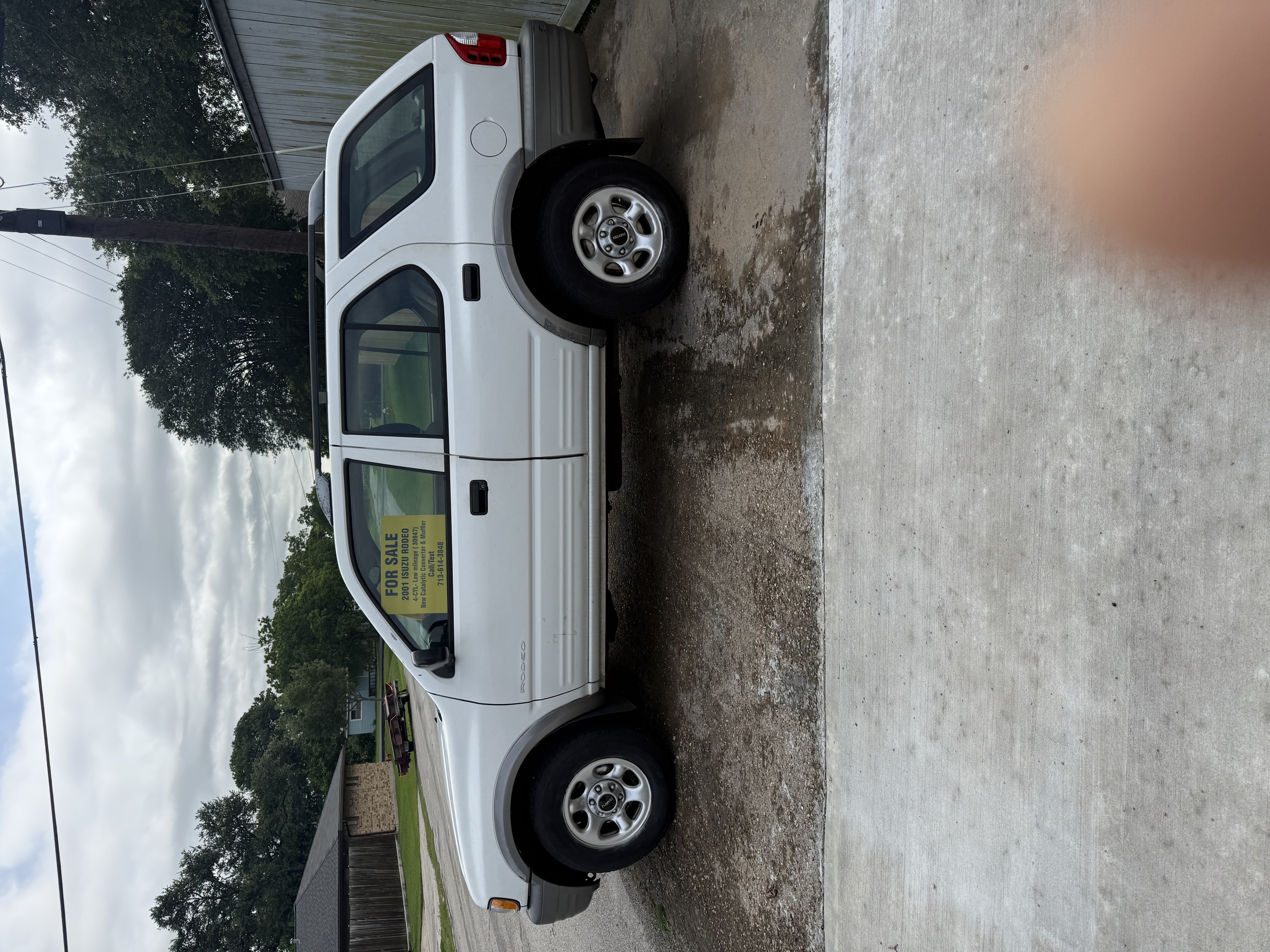 Used 2001 Isuzu Rodeo S RWD image 4