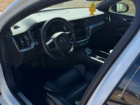 Used 2024 Volvo S60 B5 Plus w/ Climate Package image 8