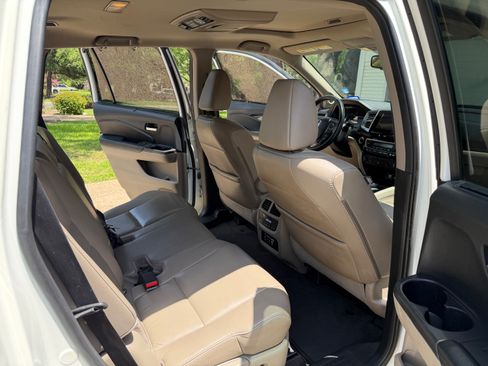 Used 2017 Honda Pilot Touring image 11