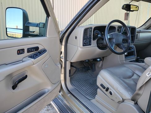 Used 2004 Chevrolet Silverado 3500 4x4 Crew Cab w/ Heavy-Duty Power Package image 8