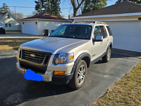 Used 2007 Ford Explorer XLT image 1