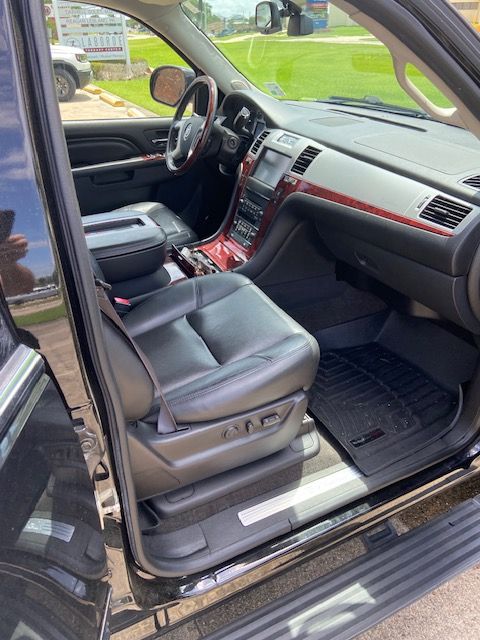 Used 2013 Cadillac Escalade ESV Premium RWD image 13