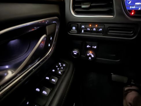 Used 2022 Chevrolet Suburban Premier RWD image 13
