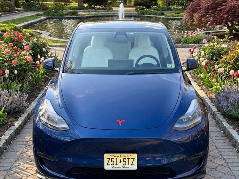 Used 2023 Tesla Model Y Long Range image 2