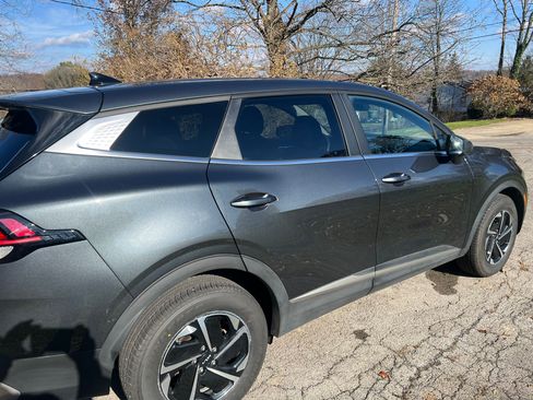 Used 2023 Kia Sportage LX image 2