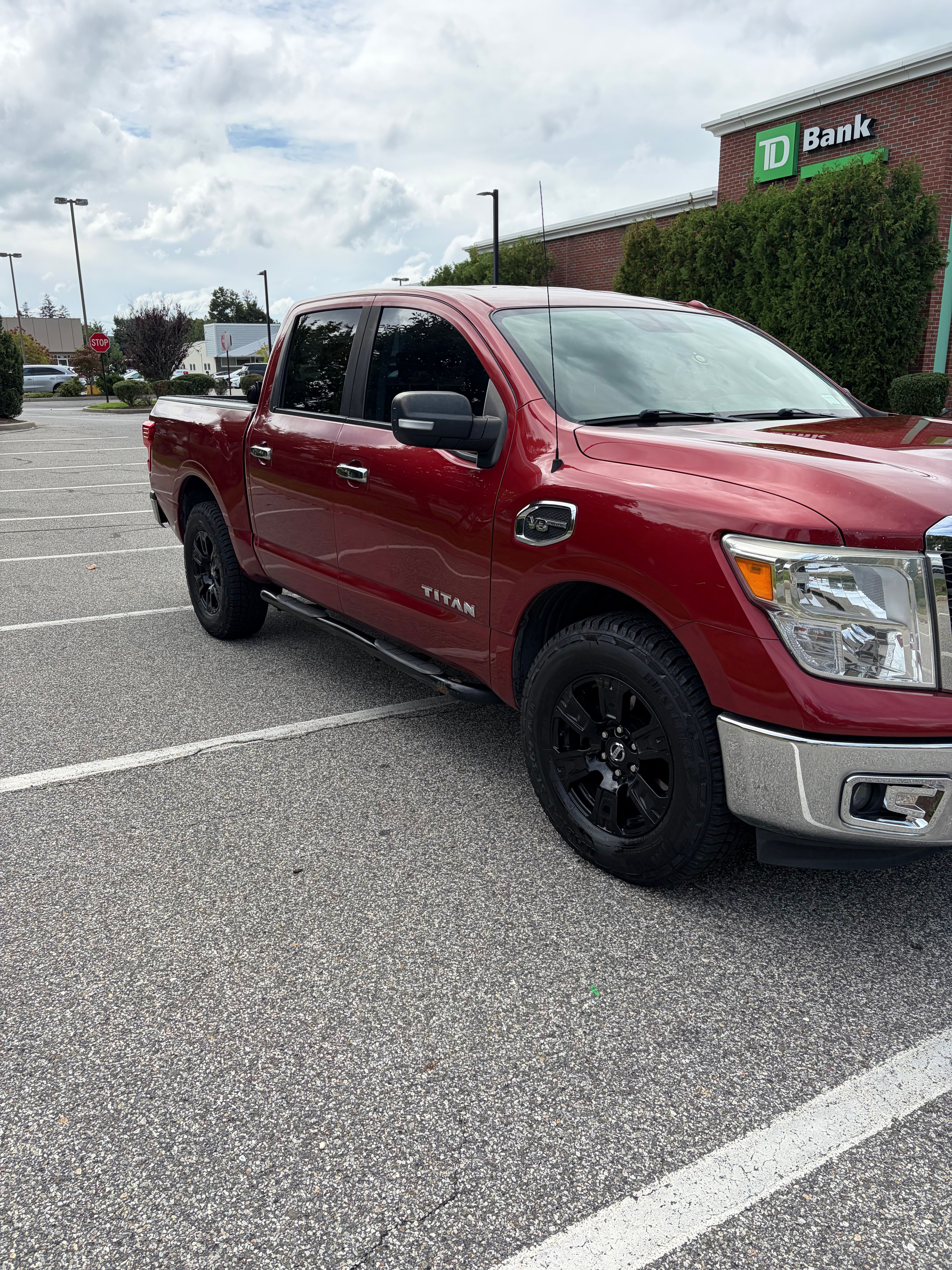 Used 2017 Nissan Titan SV AWD/4WD image 5
