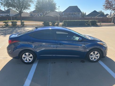Used 2016 Hyundai Elantra SE image 2