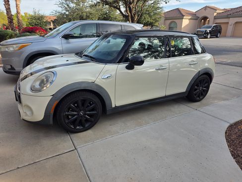Used 2015 MINI Cooper S image 2