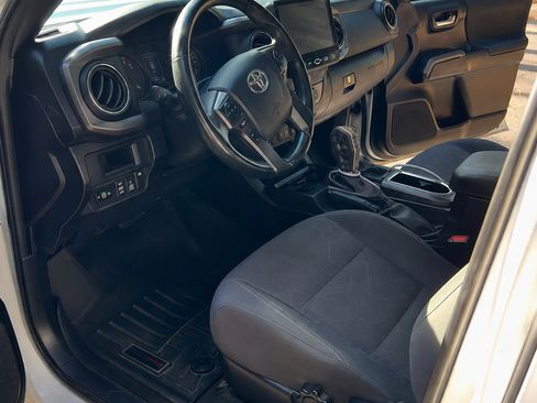 Used 2017 Toyota Tacoma TRD Sport w/ Tow Package (A/T) AWD/4WD image 13