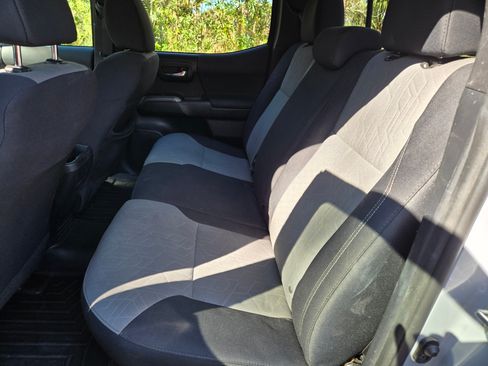 Used 2020 Toyota Tacoma TRD Sport image 12