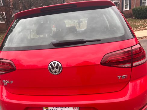 Used 2018 Volkswagen Golf SE image 11