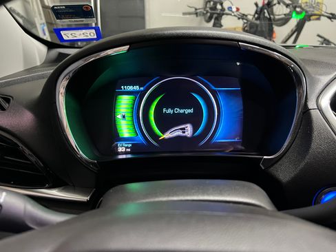 Used 2018 Chevrolet Volt Premier w/ Driver Confidence Package FWD image 15