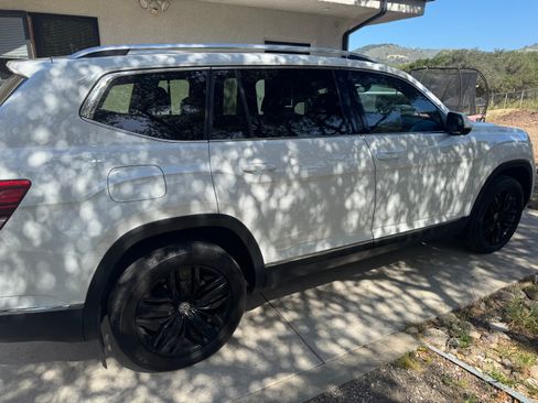 Used 2018 Volkswagen Atlas SEL Premium image 5