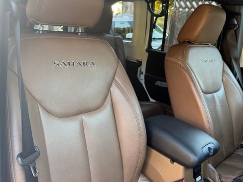 Used 2017 Jeep Wrangler Unlimited Sahara w/ Connectivity Group image 5