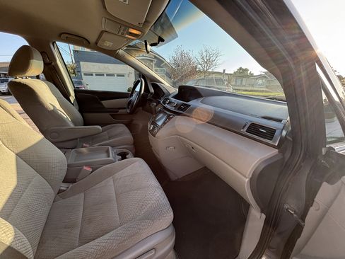 Used 2015 Honda Odyssey EX image 11