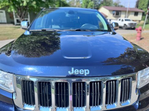 Used 2011 Jeep Grand Cherokee Limited w/ Trailer Tow Group IV image 9