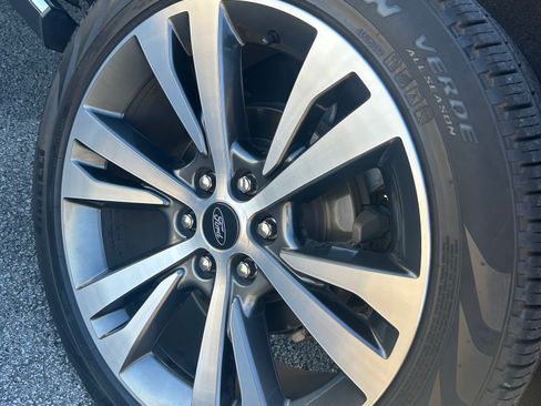 Used 2021 Ford Expedition Limited image 9