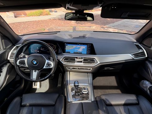 Used 2019 BMW X5 xDrive50i w/ M Sport Package AWD/4WD image 11