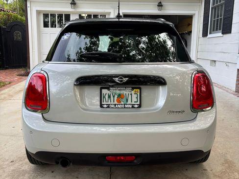 Used 2018 MINI Cooper 4-Door Hardtop image 6