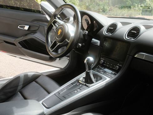 Used 2017 Porsche 718 Cayman image 14