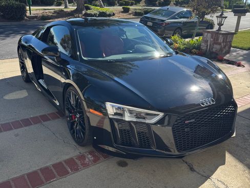 Used 2018 Audi R8 V10 w/ Premium Package image 8