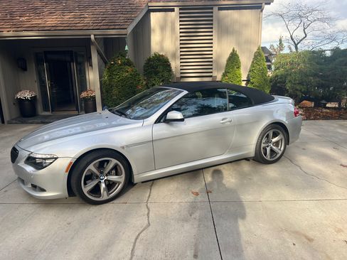 Used 2010 BMW 650i Convertible image 1