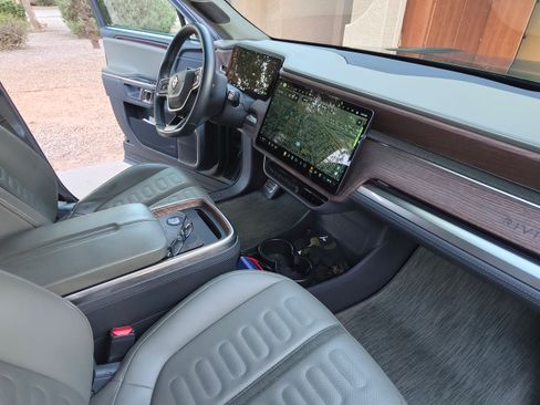 Used 2023 Rivian R1S Launch Edition AWD/4WD image 17