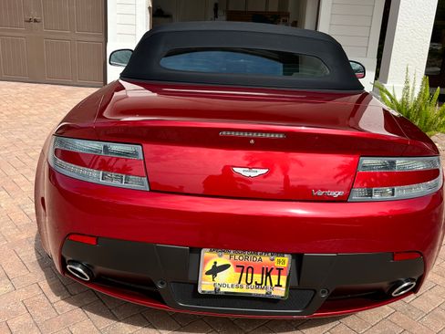 Used 2015 Aston Martin V8 Vantage Roadster RWD image 22