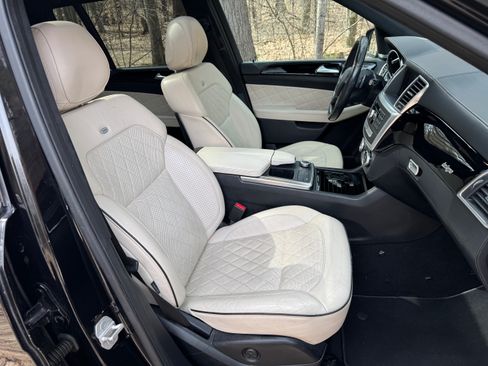 Used 2016 Mercedes-Benz GL 450 4MATIC image 21